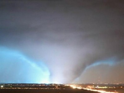В штате Техас мощнейший торнадо: десятки погибших (видео)