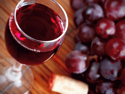 Ученые рассказали, как регулировать тягу к алкоголю и сладкому