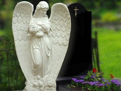 Памятники с ангелом: цена тонкой работы