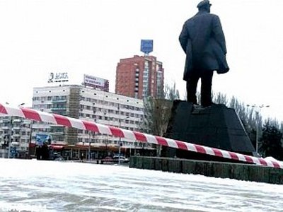 В Донецке взорвали памятник Ленину (фото)