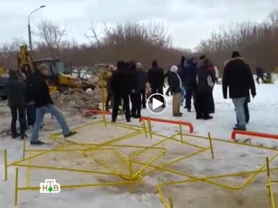 Акцию протеста в Москве разогнали экскаватором (видео)