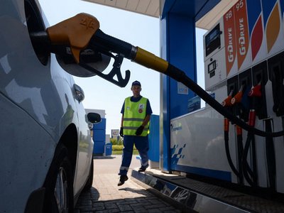 Беларусь снизила пошлины: дешевый бензин для украинцев