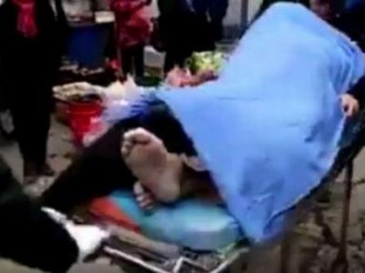 Китайский пенсионер погиб «в девушке» (видео)