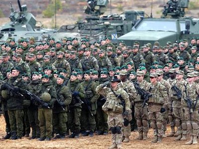 НАТО может разместить в Восточной Европе тысячи военных — Telegraph