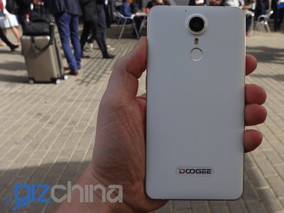 Китайцы представили 10-ядерный смартфон всего за $180