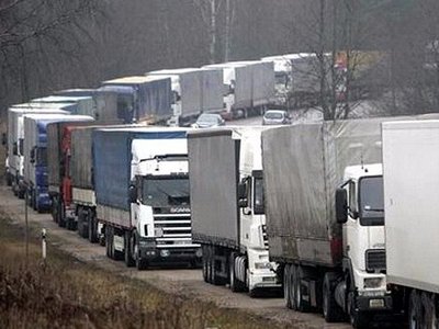 В РФ заблокированы более 300 украинских грузовиков