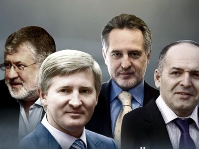 Украиной продолжают править олигархи — Bloomberg