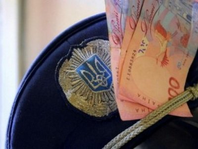 Трое полицейских из Днепропетровска попались на крупной взятке