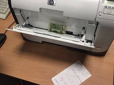 Львовские таможенники попались на взятках: деньги прятали в принтерах (фото)