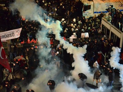 Митинг и беспорядки в Турции: полиция применила силу (видео)