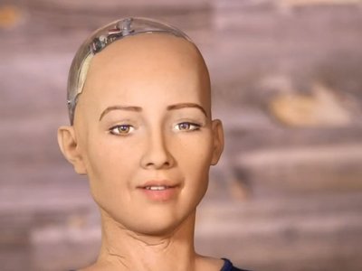 Робот София призналась, что будет убивать людей (видео)