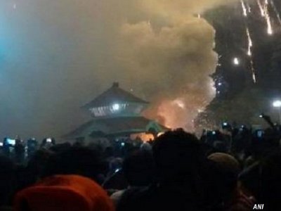 В Индии при пожаре в храме погибли десятки человек