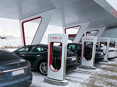 Tesla построит в РФ электрозаправки