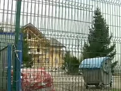 Соратник беглого Януковича строит копию «хонки» в Киеве (видео)