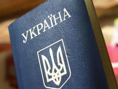 Украинцев обязали менять прописку при переезде