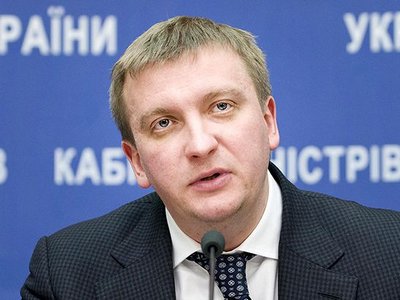 Украинцам позволят сдавать коррупционеров в органы