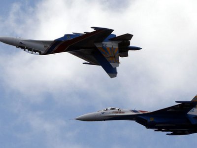 Российский Су-27 совершил опасный маневр «бочка» рядом с самолетом США