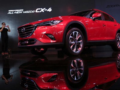 Mazda представила новый спортивный кроссовер CX-4 (фото)