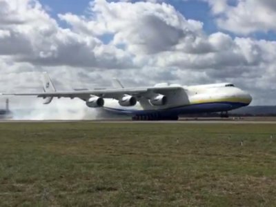 В Австралии десятки тысяч человек встречали украинский самолет «Мрия» (видео)