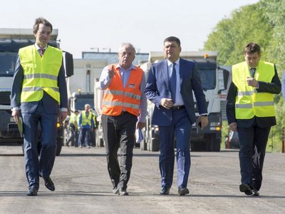 Гройсман обещает создать Дорожный фонд для ремонта дорог в Украине