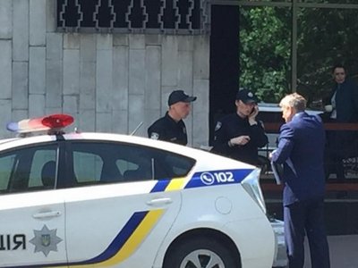 Возле Кабмина за неправильную парковку оштрафовали министра (видео)