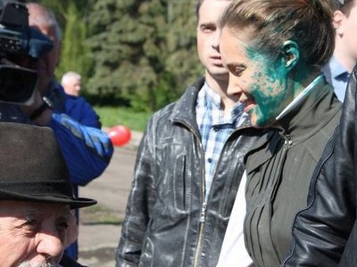 В Славянске Наталью Королевскую облили зеленкой (фото)