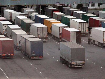 Турция отказалась пропускать украинские грузовики