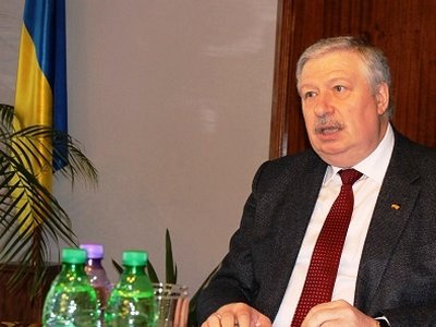 Порошенко уволил посла в Словакии после скандала с контрабандой сигарет
