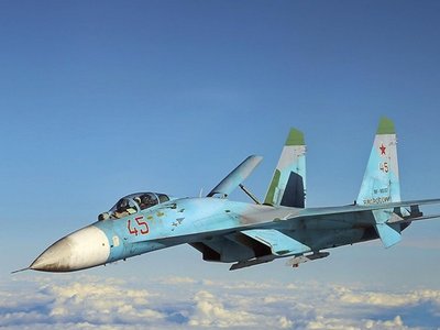 В РФ разбился истребитель Су-27: есть погибшие (видео)