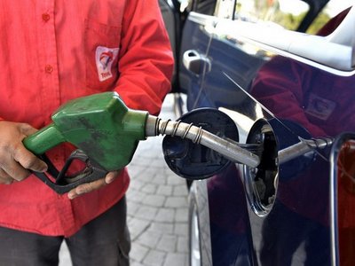 АМКУ в очередной раз обещает разобраться с ценами на бензин