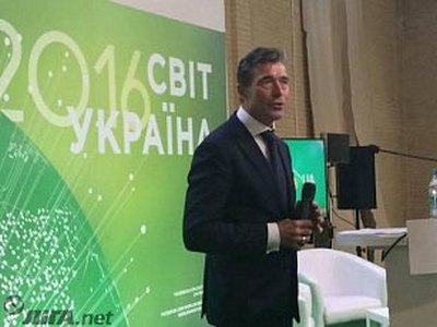 Экс-генсек НАТО рассказал, что мешает Украине развиваться