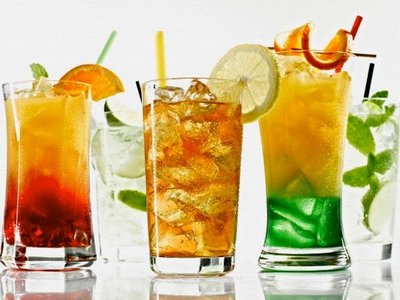 Самые необычные и полезные прохладительные напитки в летнюю жару