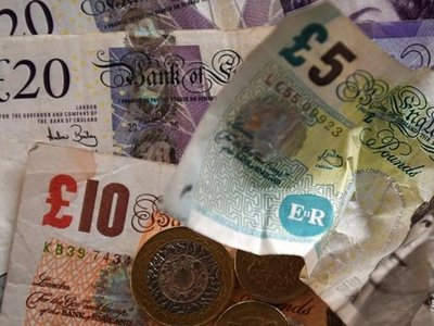 Курс британского фунта стерлингов упал до уровня 1985 года