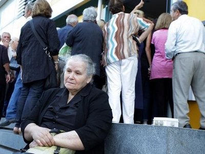 МВФ требует от украинских властей поднять пенсионный возраст