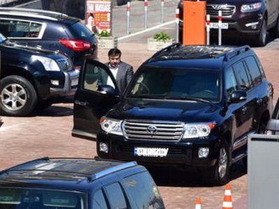 СМИ сообщили об угоне у Саакашвили внедорожника за 6 млн