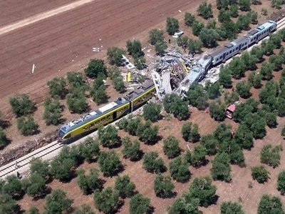 В Италии произошло лобовое столкновение двух поездов: десятки жертв (видео)
