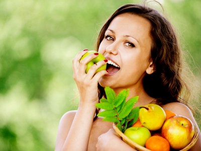 Регулярно употребляя фрукты и овощи человек становится счастливее