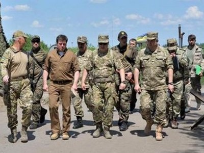 Боевики на Донбассе создают резервы для наступления — Турчинов