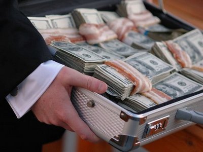 «Ощадбанк» подарил 2 млрд «банку Колобова» — СМИ