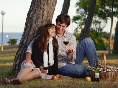 Доказано учеными: совместное употребление алкоголя укрепляет брак