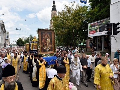 Аваков заблокировал проход Крестного хода УПЦ МЦ по Киеву