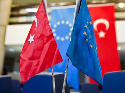 Германия намерена приостановить переговоры о членстве Турции в ЕС