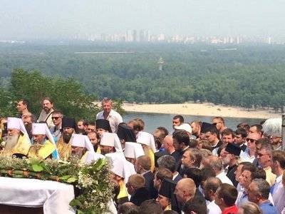 К крестному ходу УПЦ МЦ присоединились депутаты из Оппоблока