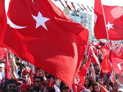 США начали вывозить семьи дипломатов из Турции