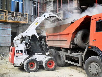 Вывоз строительного мусора со стройплощадок: санкционированное выполнение уборочных операций