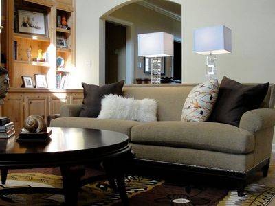 Диван в интерьере: практично, красиво и комфортно