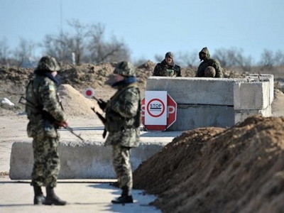 Возле границы с Крымом подтянули тяжелое вооружение