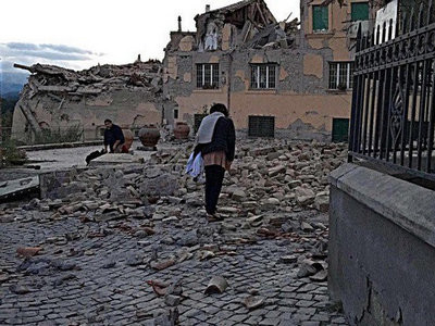 В Италии произошло сильное землетрясение: трех четвертей города Аматриче нет