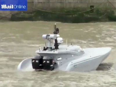 ВМФ Великобритании испытал футуристическую беспилотную лодку (видео)