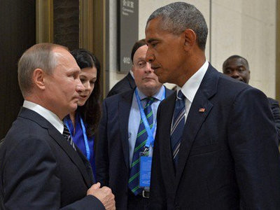 Барак Обама заявил Владимиру Путину о планах сохранить российские санкции